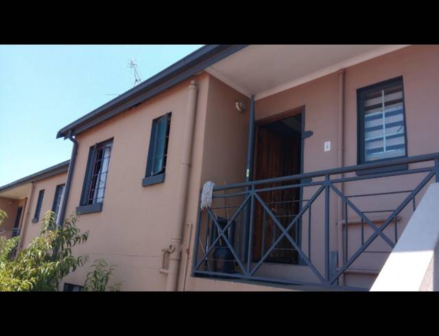 2 BEDROOM APARTMENT FOR SALE IN ALBEMARLE EXT 1